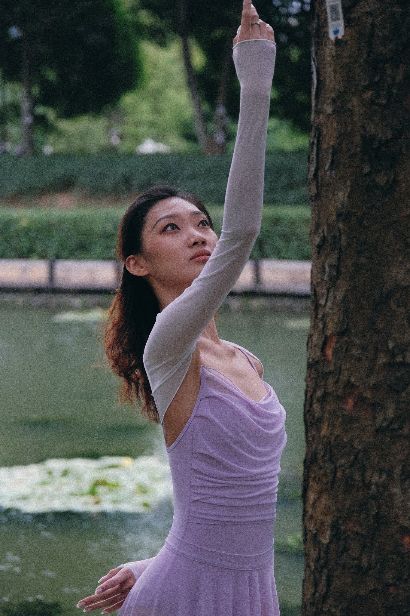 「No.6」Mesh Draped Camisole Leotard allows for free movements. The seamless feature perfectly contours dancers