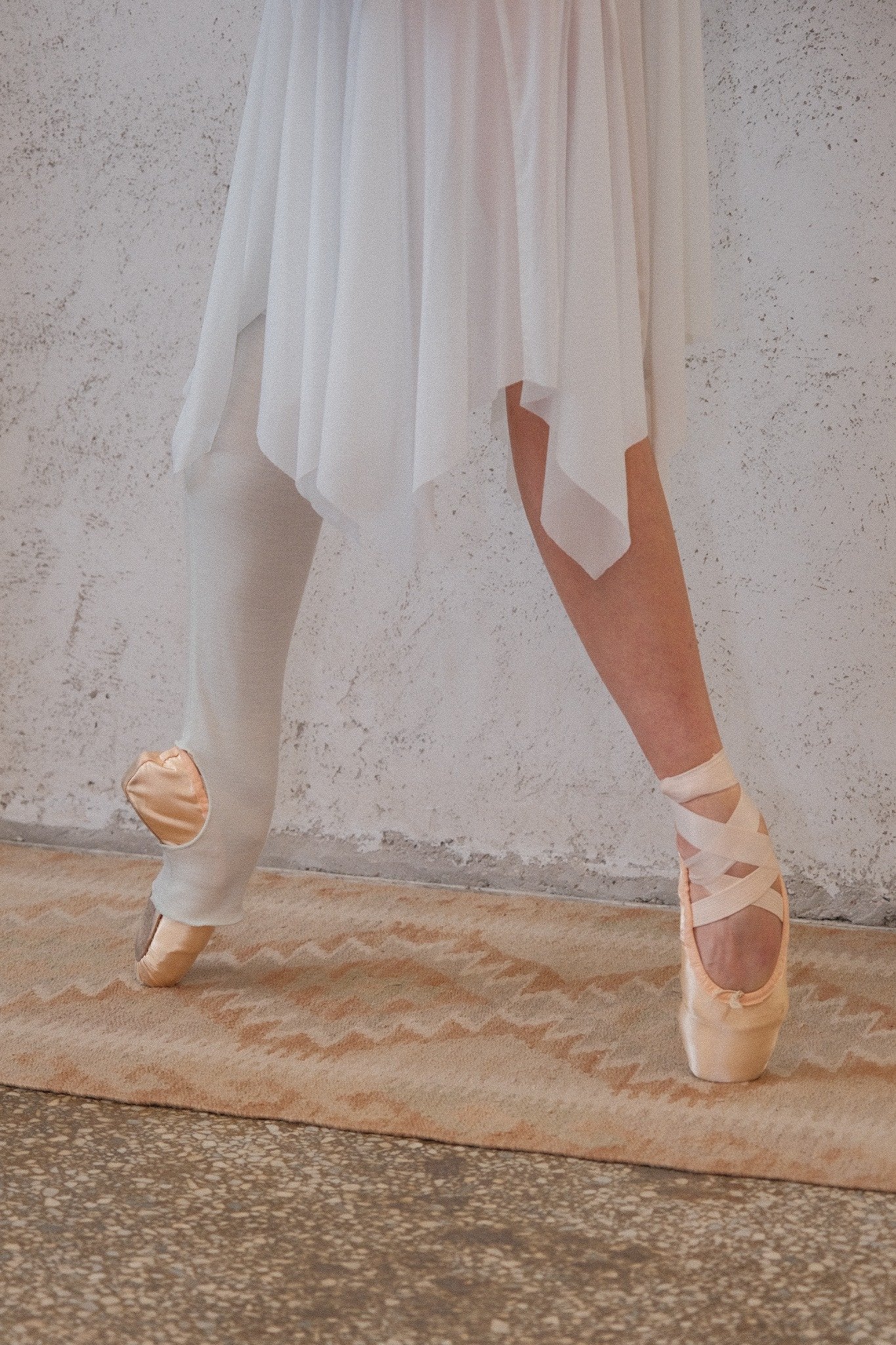 Ripple Ballet Dress features a knee-length, making it a great option for ballet rehearsals