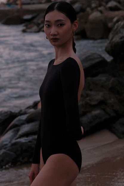 New Moon Wide Boatneck Long Sleeve Leotard is crafted with eco-friendly and sustainable fabric for ultra-soft, second-skin feel for the skins