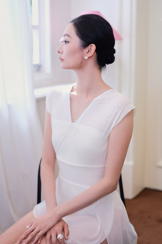 「No.10」Mesh Cross-collar Leotard is designed to offer support for dancers that have been through training breaks, childbirth or injury.