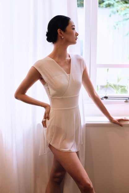 「No.10」Mesh Cross-collar Leotard has a silky texture against the skin, wrapping the dancer in a fine and gentle hold.