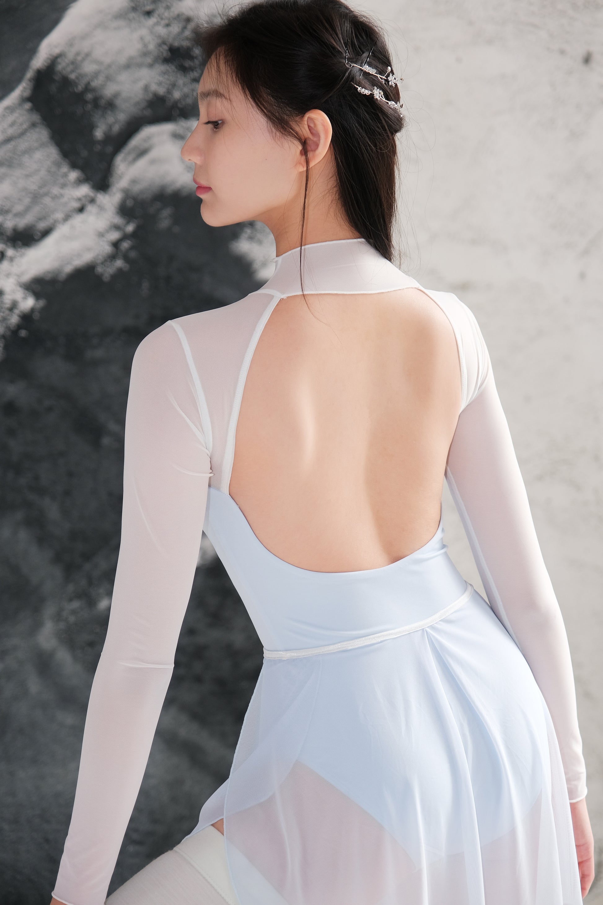 「No.9」Mock Neck Mesh Long Sleeve Leotard has an open-back design that echoes the delicate traces of melting ice.