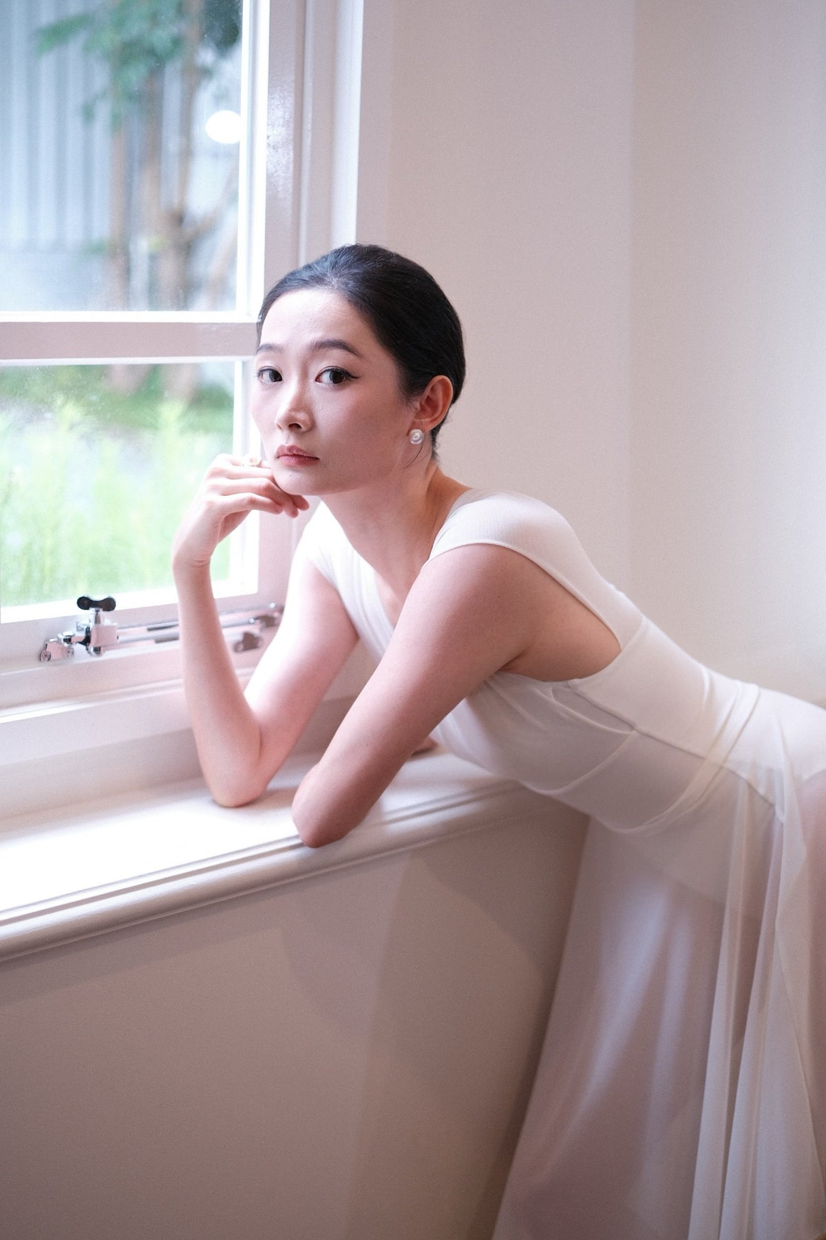 Dancer in a Dawn White Pull-On Full-Circle Ballet Rehearsal Skirt over a matching leotard 