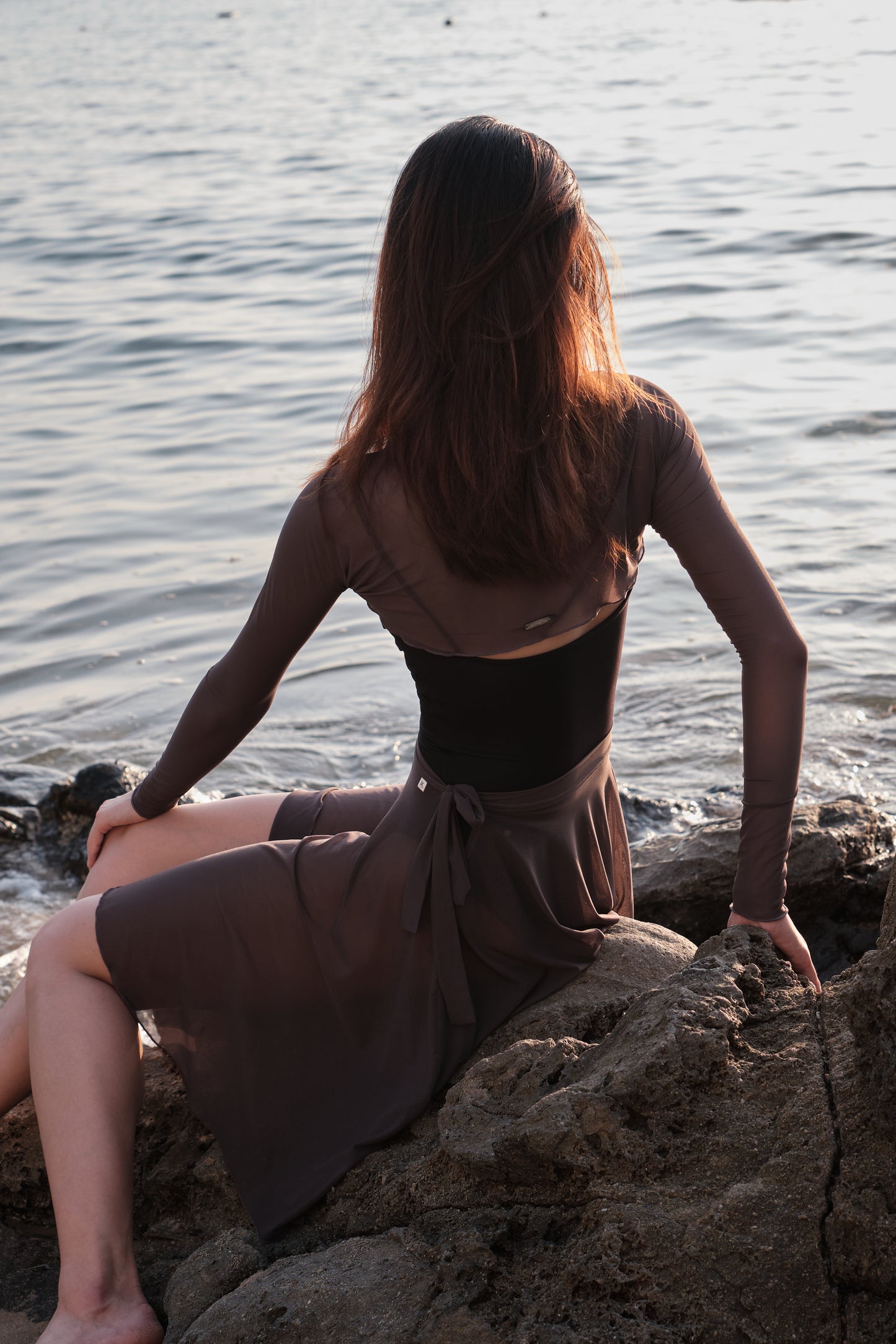 Ultra-Stretch Ballet Mesh Shrug - Moon Edition is made with GRS-Certified Eco-Friendly Yarn, making the arm warmers durable with excellent elasticity and breathability.