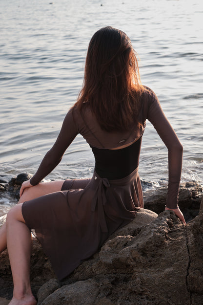 Ultra-Stretch Ballet Mesh Shrug - Moon Edition is made with GRS-Certified Eco-Friendly Yarn, making the arm warmers durable with excellent elasticity and breathability.